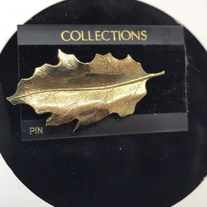 Gold tone leaf brooch